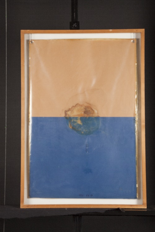 Kunstkonserveringen: Dieter Roth-collage ramt af skimmelsvamp
